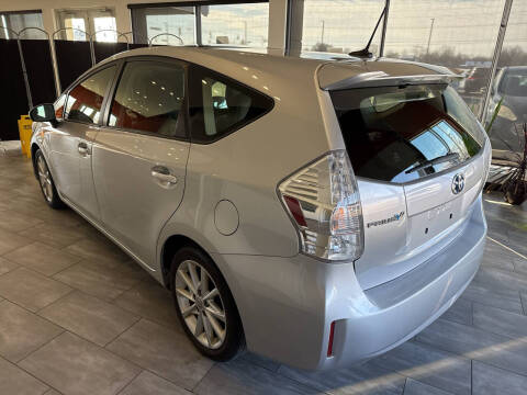 2014 Toyota Prius v Five