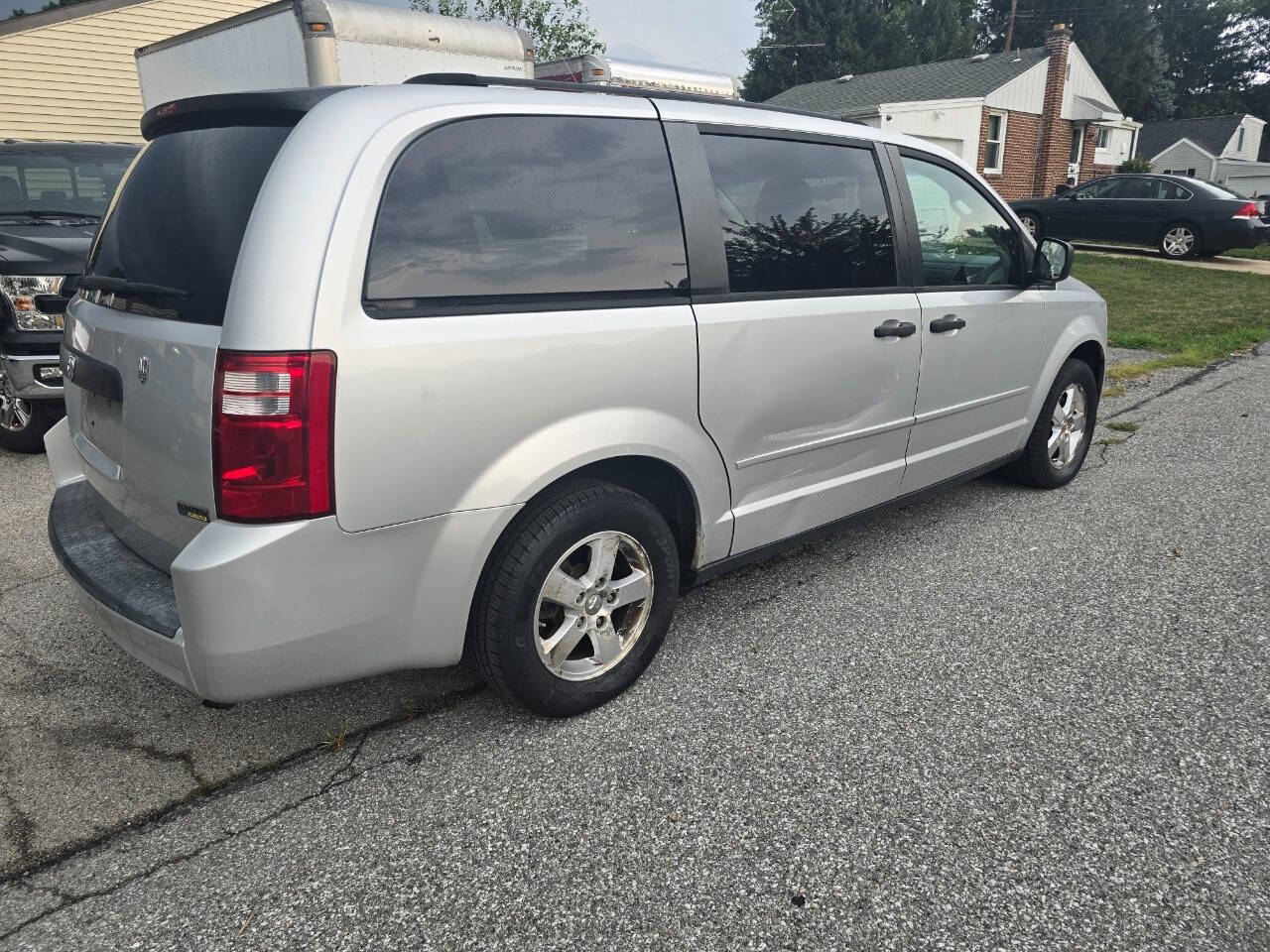 2008 Dodge Grand Caravan for sale at QUEENSGATE AUTO SALES in York, PA