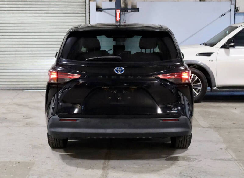 2021 Toyota Sienna LE 8-Passenger