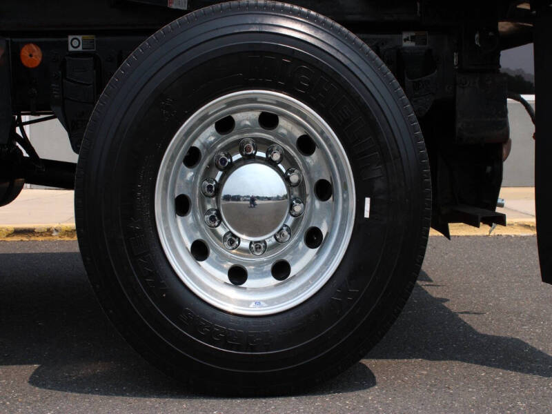 2025 Kenworth T280