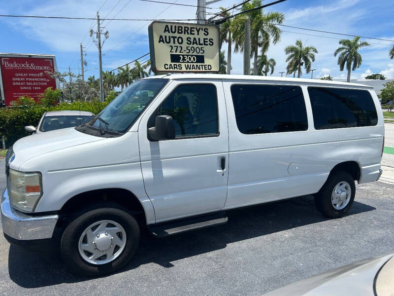 2011 Ford E-Series E-350 SD XLT