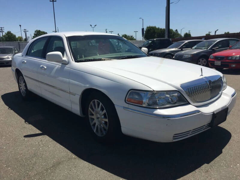 2006 Lincoln Town Car for sale at Dealer Finance Auto Center LLC in Sacramento CA