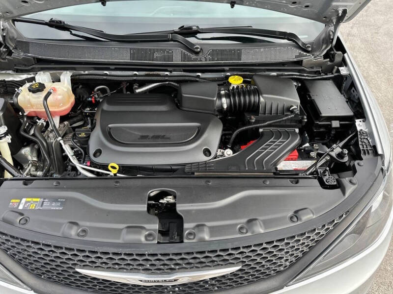 2022 Chrysler Voyager LX