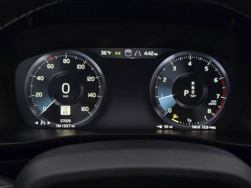 2021 Volvo XC40 T5 Momentum