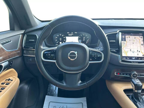 2017 Volvo XC90 T6 Momentum