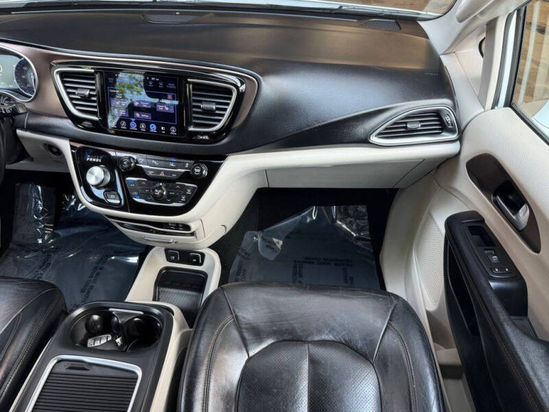 2017 Chrysler Pacifica Touring-L Plus