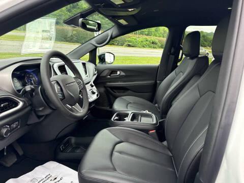 2027 Chrysler Pacifica Select