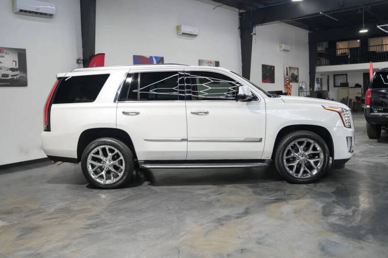 2016 Cadillac Escalade Luxury Collection