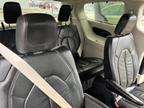 2017 Chrysler Pacifica Touring-L Plus