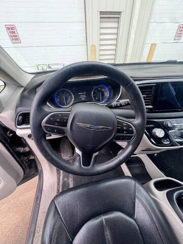 2017 Chrysler Pacifica Touring-L Plus
