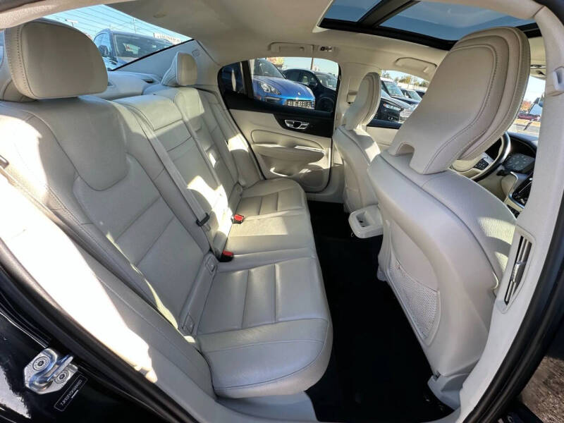 2019 Volvo S60 T5 Momentum