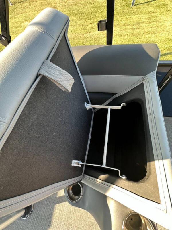 2023 Veranda Pontoon Relax Series