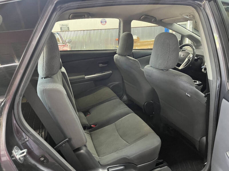 2014 Toyota Prius v Five
