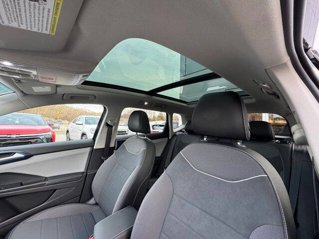 2024 Volkswagen Taos SE 4Motion