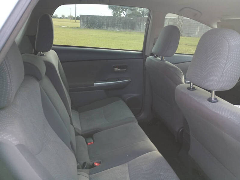 2014 Toyota Prius v Five