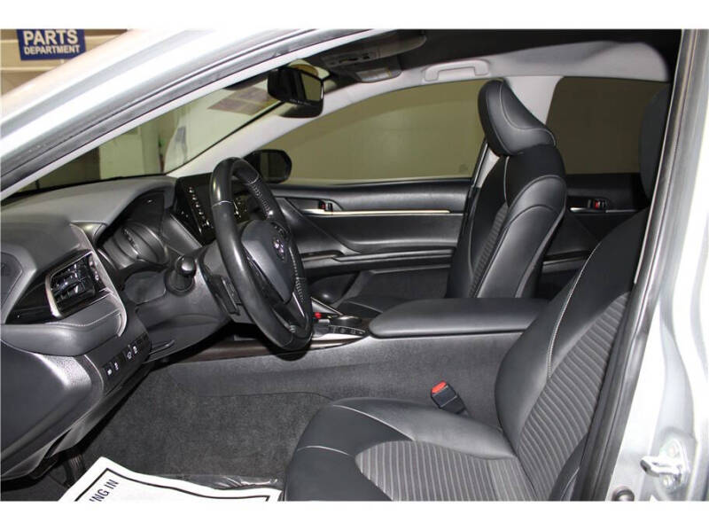 2022 Toyota Camry Hybrid SE Nightshade