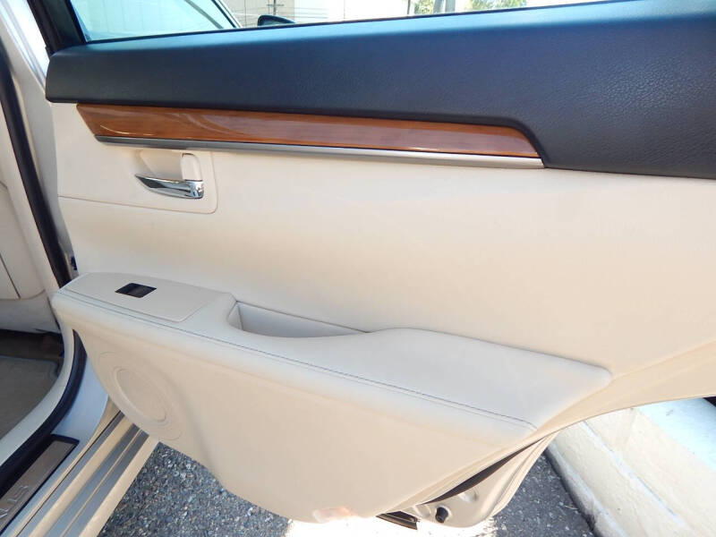 2013 Lexus ES 300h