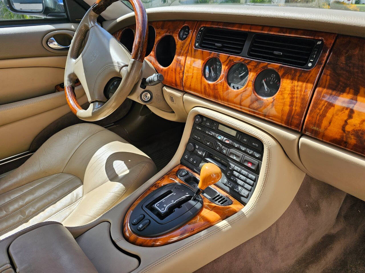 1998 Jaguar XK-Series 122