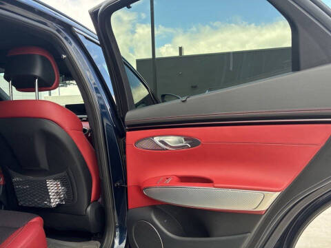 2023 Genesis GV70 2.5T Standard