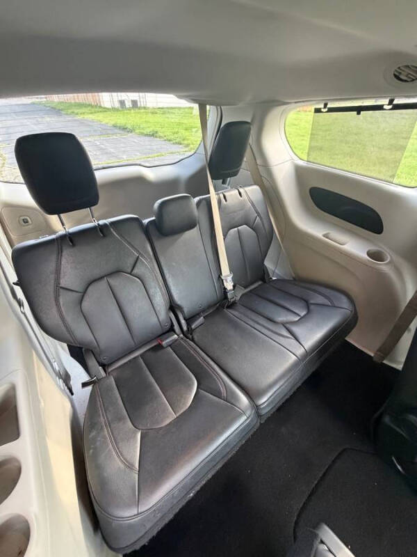 2017 Chrysler Pacifica Touring-L