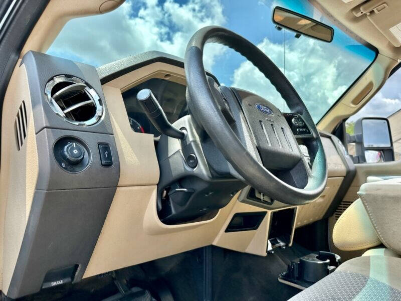 2011 Ford F-250 Super Duty  - $18,995