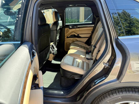 2016 Porsche Cayenne S E-Hybrid