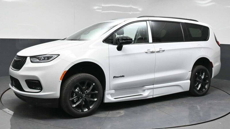 2026 Chrysler Pacifica Select