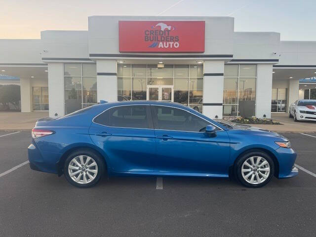 2020 Toyota Camry LE's photo