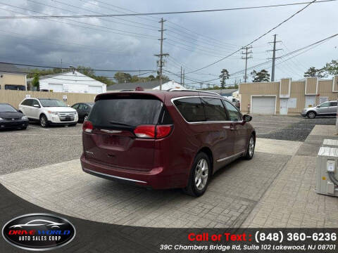 2017 Chrysler Pacifica Touring-L Plus