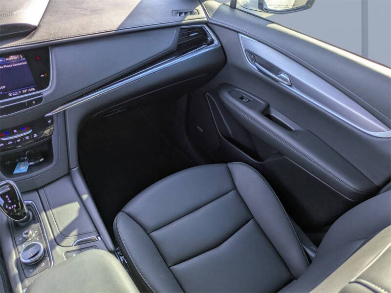 2025 Cadillac XT6 Luxury