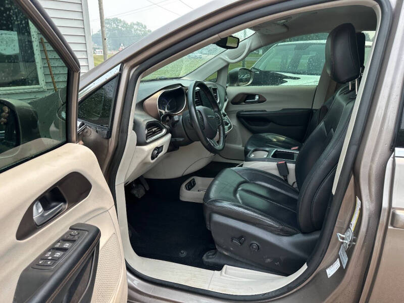 2017 Chrysler Pacifica Touring-L Plus
