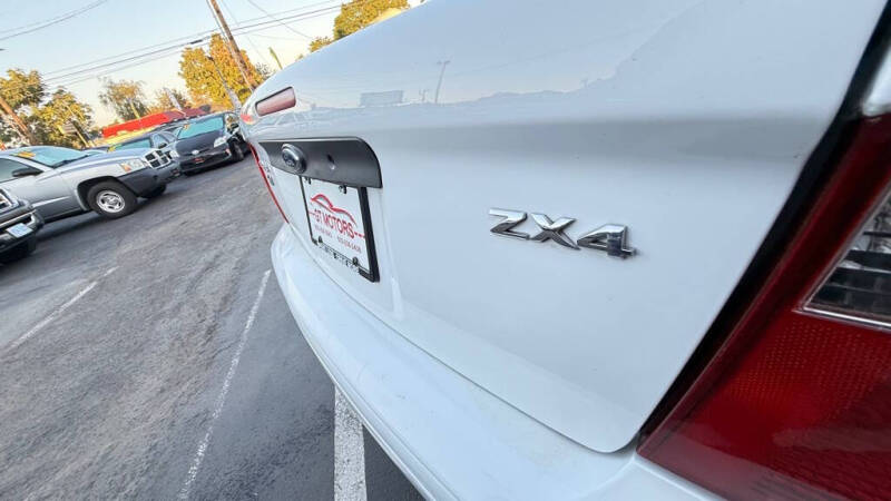 2005 Ford Focus ZX4 S