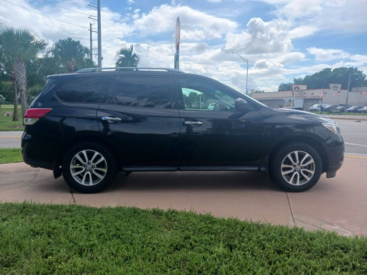 2016 NISSAN Pathfinder SUV / Crossover - $7,999