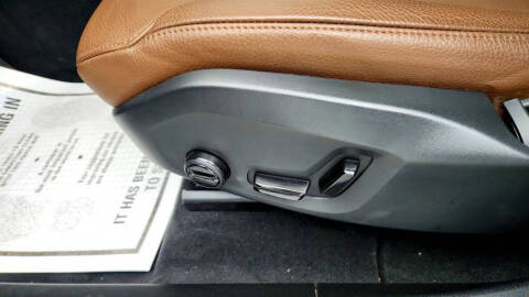 2025 Volvo XC60 T8 Plus Dark Theme