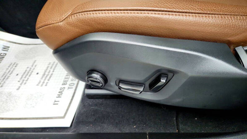 2025 Volvo XC60 T8 Plus Dark Theme