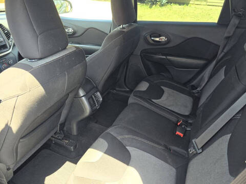 2016 Jeep Cherokee Sport