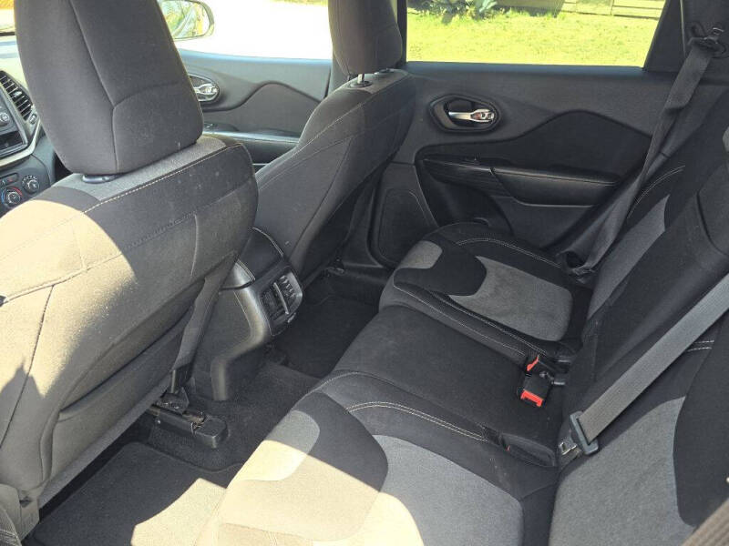 2016 Jeep Cherokee Sport