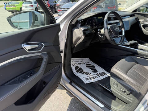 2021 Audi e-tron quattro Premium