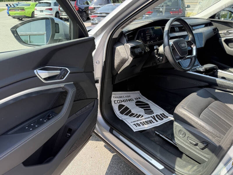 2021 Audi e-tron quattro Premium