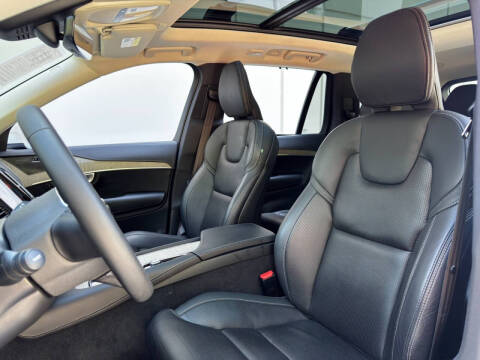2023 Volvo XC90 Recharge T8 Ultimate Bright Theme 6P
