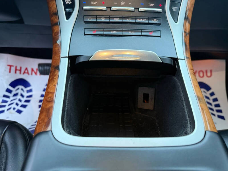 2019 Lincoln Nautilus Select