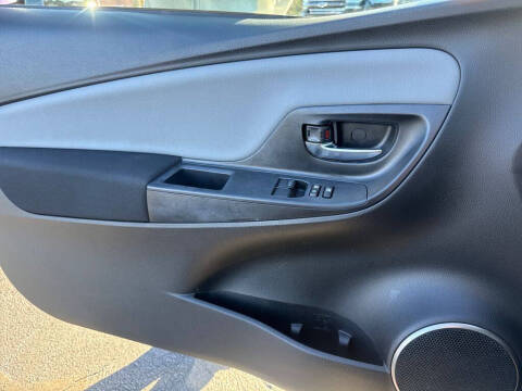 2016 Toyota Yaris 3-Door LE