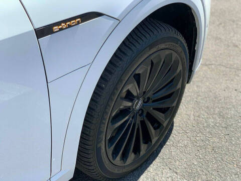 2019 Audi e-tron quattro Prestige