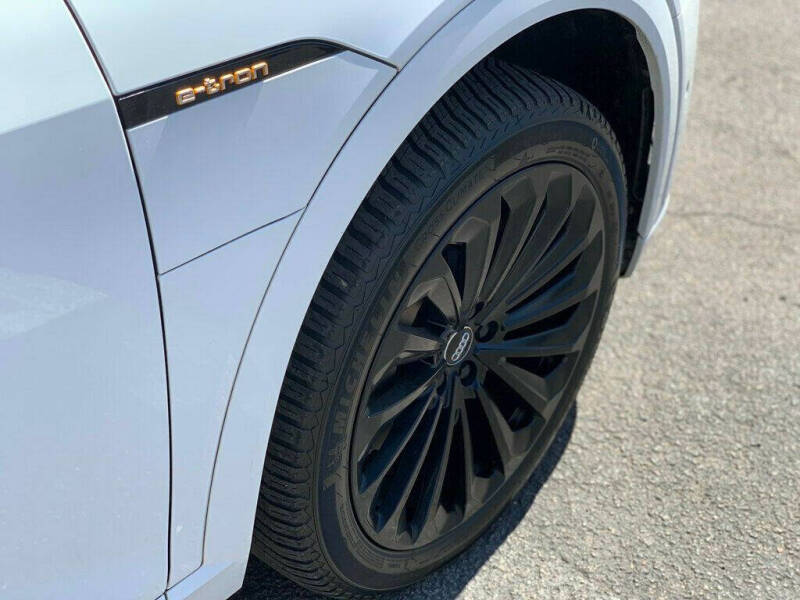 2019 Audi e-tron quattro Prestige