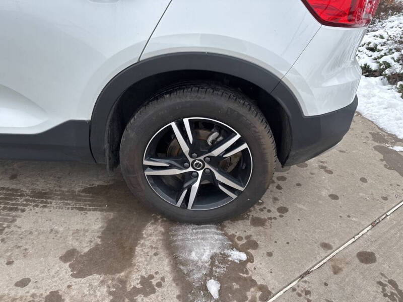 2025 Volvo XC40 B5 Core Bright Theme