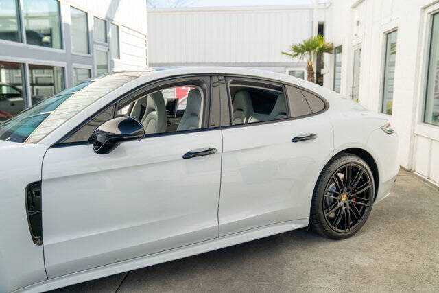 2018 Porsche Panamera 9