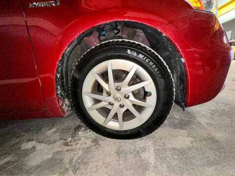 2014 Toyota Prius v Three