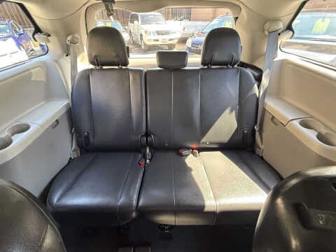 2013 Toyota Sienna SE 8-Passenger