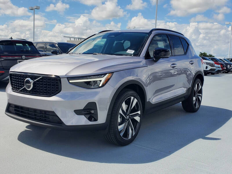 2026 Volvo XC40 B4 Plus