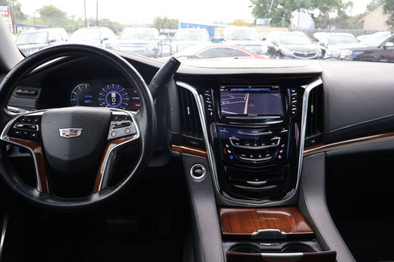 2017 Cadillac Escalade Luxury